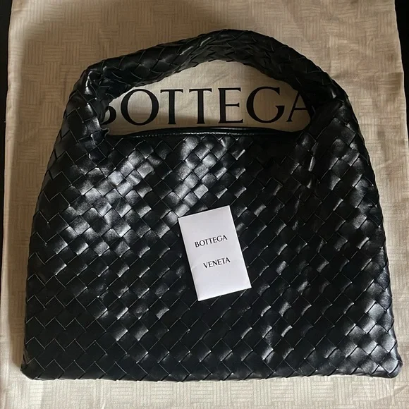 NEW BOTTEGA VENETA SMALL HOP 
in Black. Never worn. Comes with tags & dust bag - Picture 2 of 16